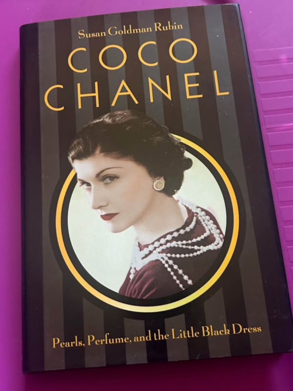 Chanel  book